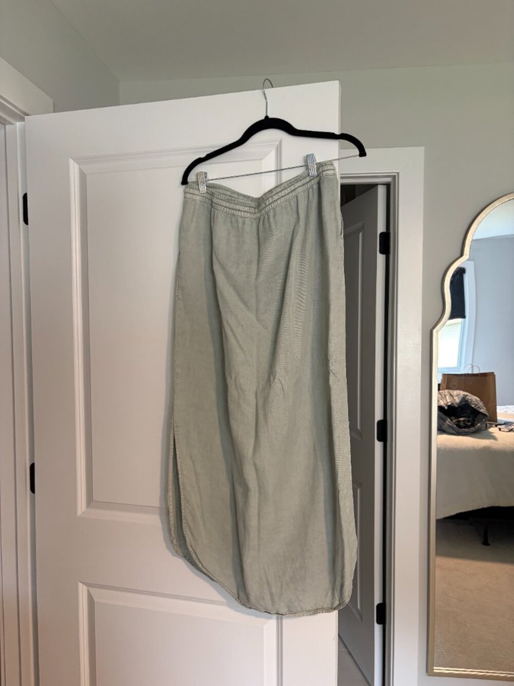 C&C California Light Green Midi Button Down Skirt Size Large - Picture 3 of 4